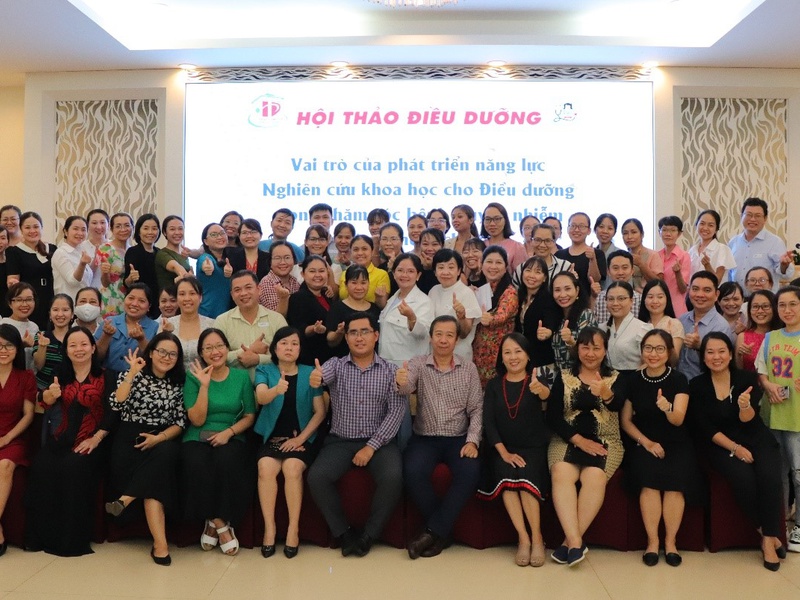 HỘI THẢO VỀ VAI TRÒ PHÁT TRIỂN NĂNG LỰC NGHIÊN CỨU KHOA HỌC CHO ĐIỀU DƯỠNG TRONG CHĂM SÓC VÀ ỨNG PHÓ DỊCH BỆNH